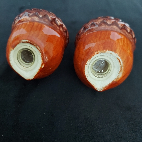Vintage Acorn Salt and Pepper Shakers - Picture 4 of 4
